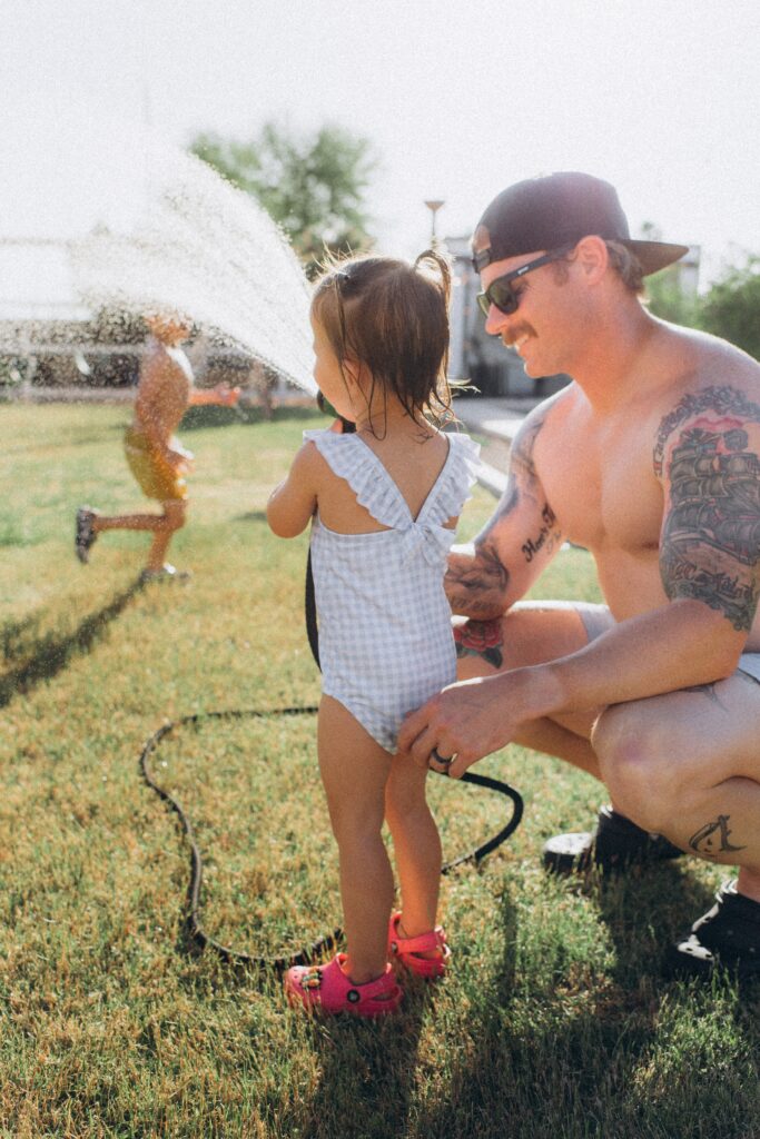 sprinkler storytelling session with dad and daughter in scottsdale, arizona